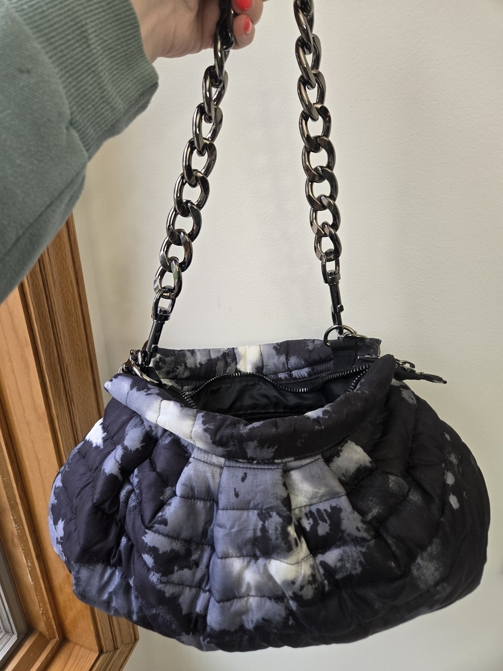 Think Royln Life On The Fly Black White Tie Dye Quilted Puffer Shoulder Bag - Picture 5 of 7